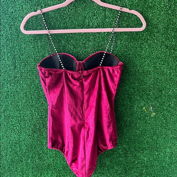 👑💕|| Burgundy Rhinestone Bodysuit - Picture 4 of 4